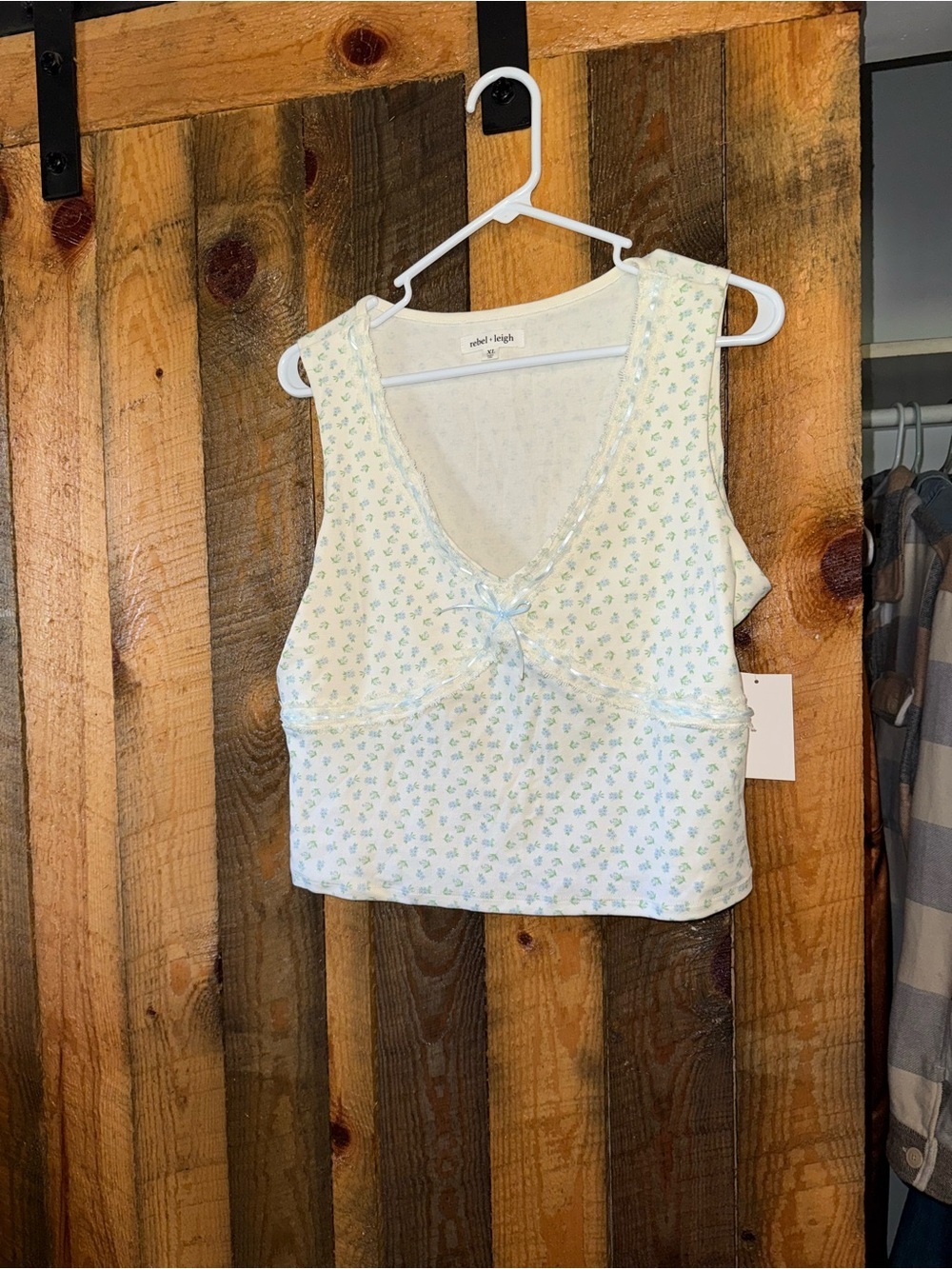 Soft Cream Floral Lace-Trim Sleeveless Crop Top - Picture 1 of 1